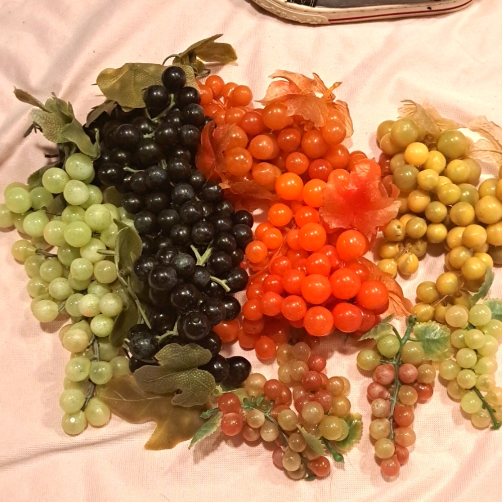 FAKE grapes
